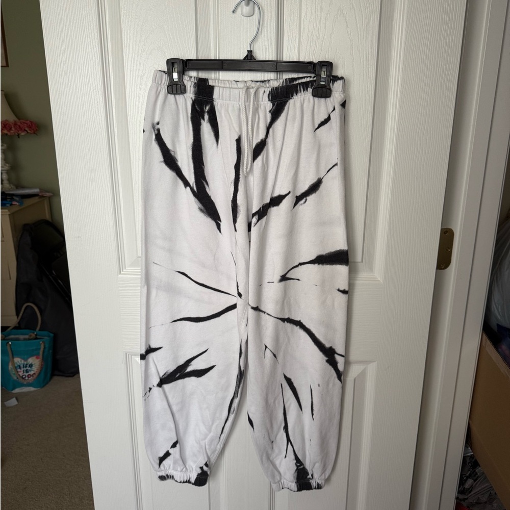 Stylish Black and White Tie-Dye Unlined Sweatpants